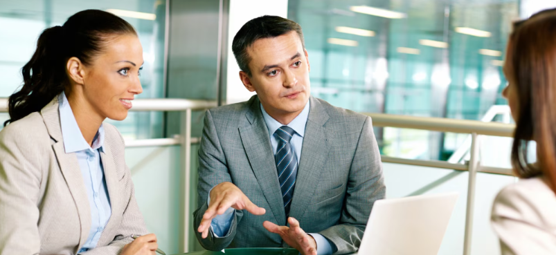 AML consultants in Al Qusais Dubai reviewing compliance documents