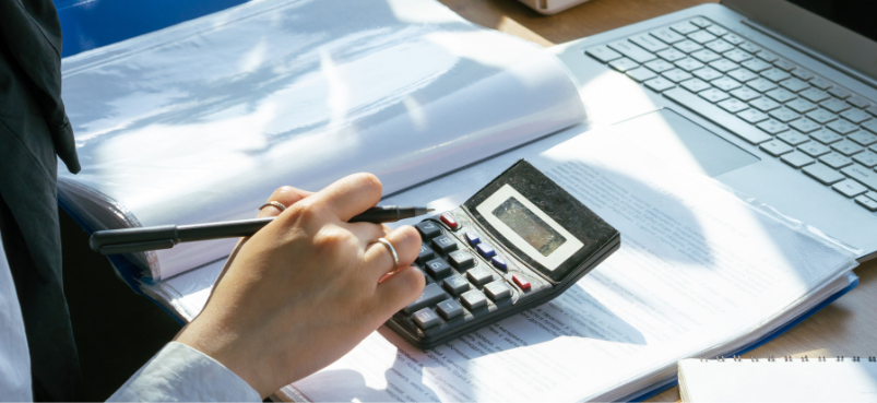 Accounting and auditing firms in Dubai managing financial documents